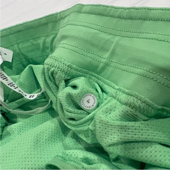 Lululemon hotty hot shorts - Picture 4 of 4